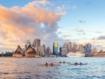 Baie et skyline de Sydney au coucher du soleil