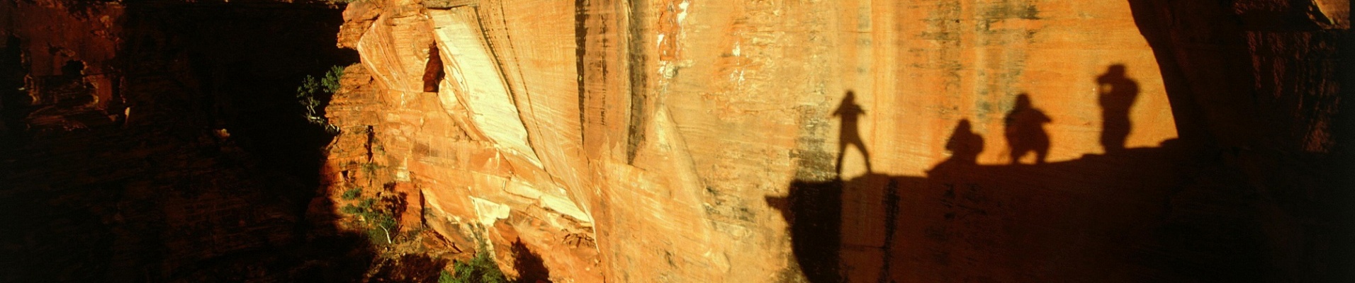 Ombres de randonneurs sur un rocher de Kings Canyon