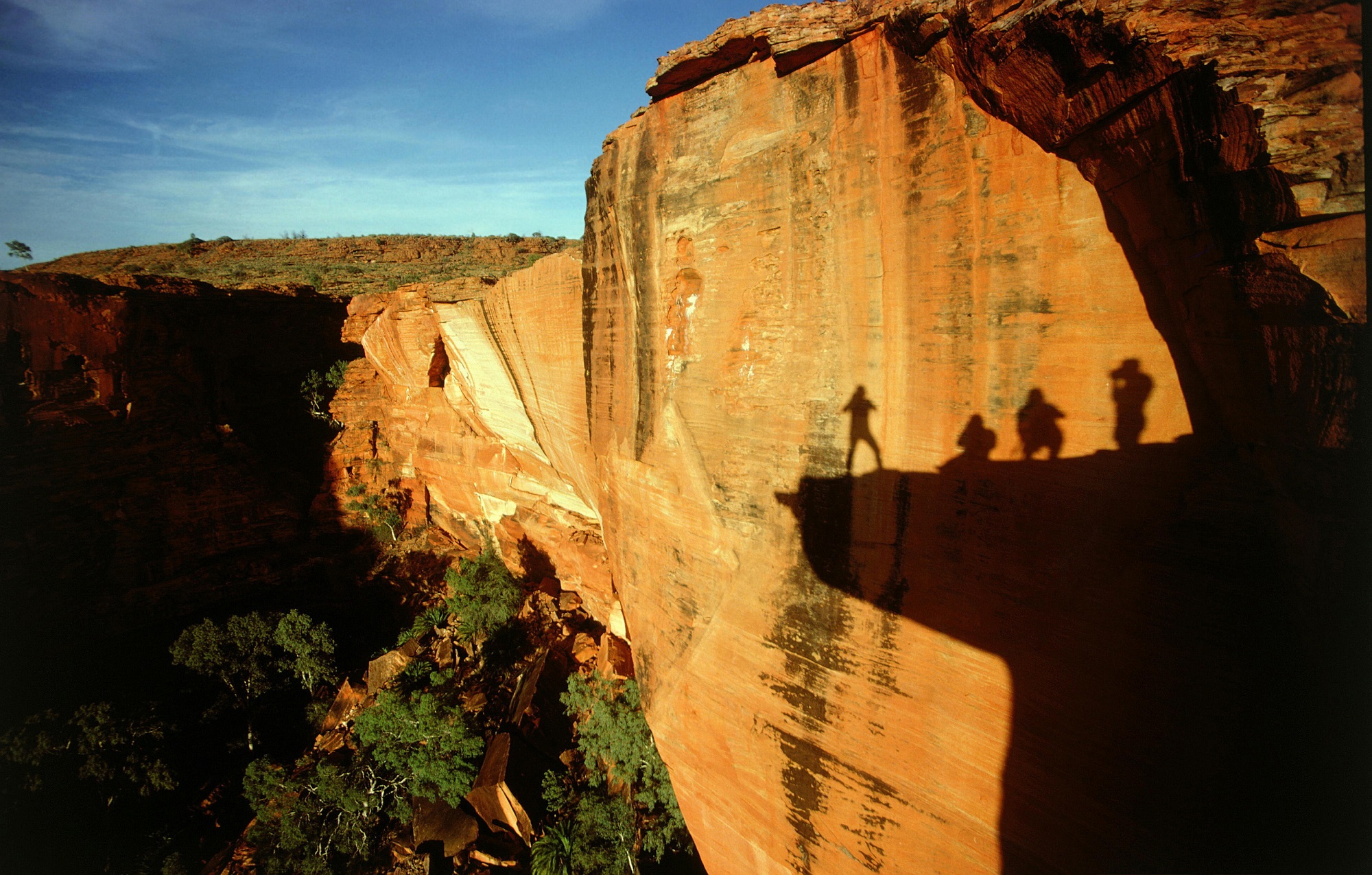 Ombres de randonneurs sur un rocher de Kings Canyon